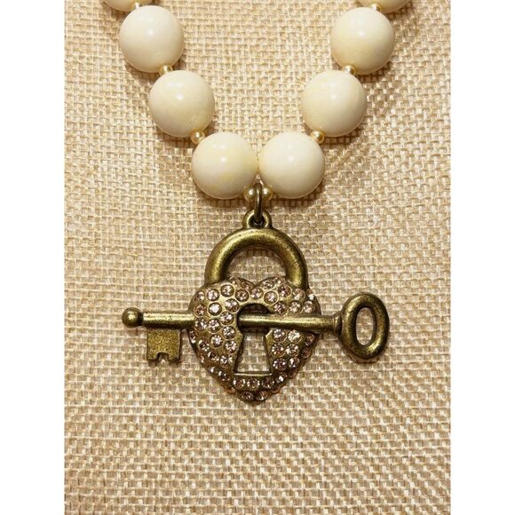 Women's Beaded Key to My Heart Beaded Rhinestone Necklace - Picture 3 of 4